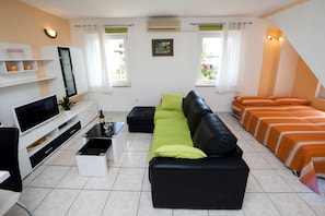 Apartamento, varias camas | Servicio de la habitación