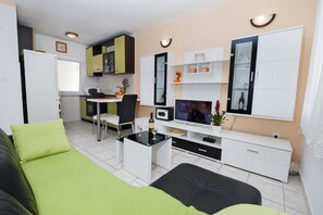 Apartment, Multiple Beds | Living room | TV