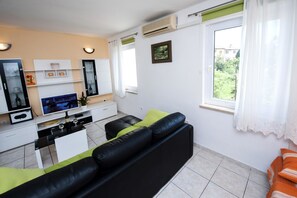 Apartamento, varias camas | Cocina privada | Placa de cocina y utensilios de cocina