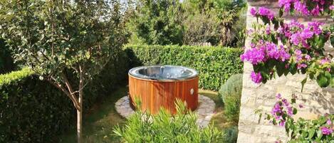 House, Multiple Beds | Private kitchen | Stovetop