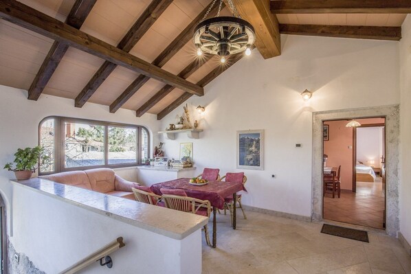House, Multiple Beds | Private kitchen | Stovetop, cookware/dishes/utensils