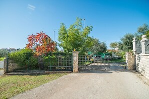 Apartment, 1 Doppelbett und Schlafsofa | Parkplätze | Parken ohne Service (kostenlos)