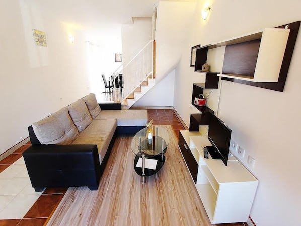 Apartment, Multiple Beds | Living room