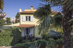 Apartment, 2 Single Beds | Front of property