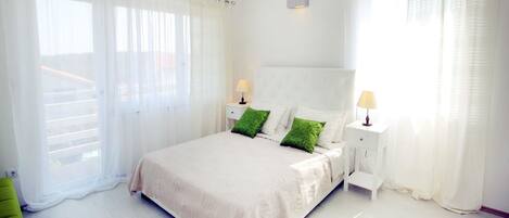 Apartment, Multiple Beds | Private kitchen | Fridge, microwave, stovetop, dishwasher