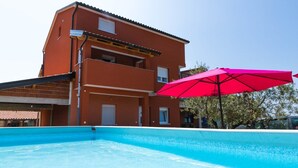 A two-story building with a swimming pool in front. - Apartments Ana Pula / Exclusive two Bedroom A5 (Pula)