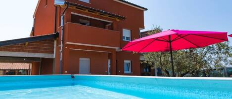 Appartement, plusieurs lits | Piscine extérieure