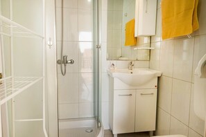 Apartment, Multiple Beds | Bathroom