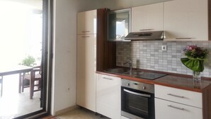 Stovetop, dishwasher, cookware/dishes/utensils - Villa Pietra Podstrana (Podstrana)