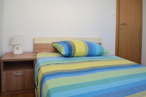 Stovetop, dishwasher, cookware/dishes/utensils - Apartment Davor / Two Bedroom A1 (Podstrana)