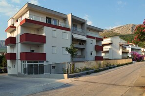 Front of property - Apartment Davor / Two Bedroom A1 (Podstrana)