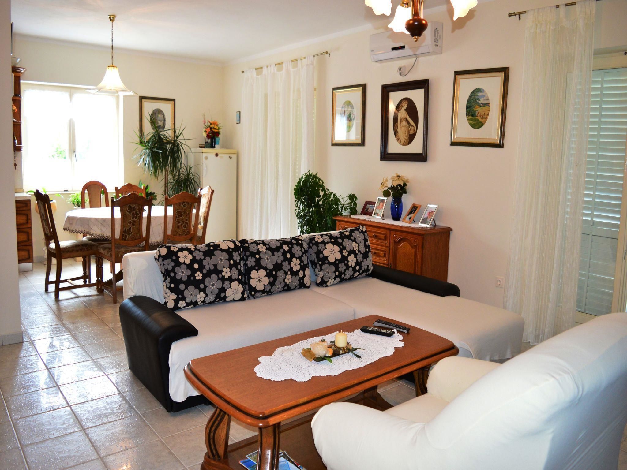 غرفة المعيشة