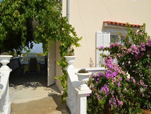 Apartamento, varias camas | Terraza o patio