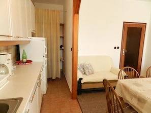 Apartment, Multiple Beds | Private kitchen