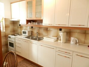 Apartment, Multiple Beds | Private kitchen