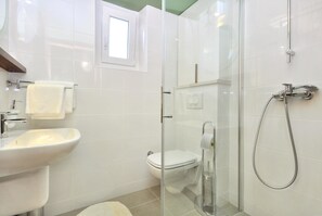 Villa, Multiple Beds | Bathroom | Shower - House Tonka Sweet Dreams (Pucisca)