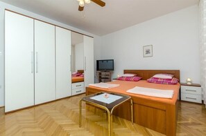Apartment, Multiple Beds | Free WiFi, bed sheets