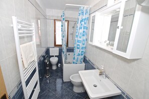 Bathroom shower - Apartment Lijana / Two Bedrooms A1 (Visnjan)