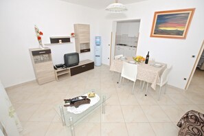 Apartment, Multiple Beds | Living room