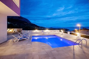 Outdoor pool - Villa Christine / Holiday Home Kristina (Makarska)