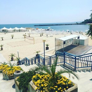 Beach nearby, 10 beach bars