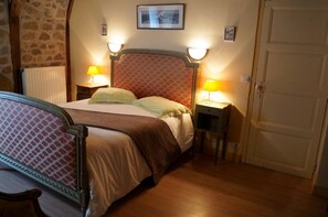 Double Room, Private Bathroom | Individually decorated, individually furnished, iron/ironing board