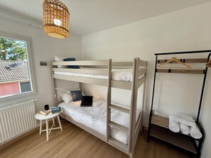 Habitación individual Confort, baño privado, vistas a la ciudad (Dombes) | Ropa de cama de alta calidad, cortinas opacas, sistema de insonorización