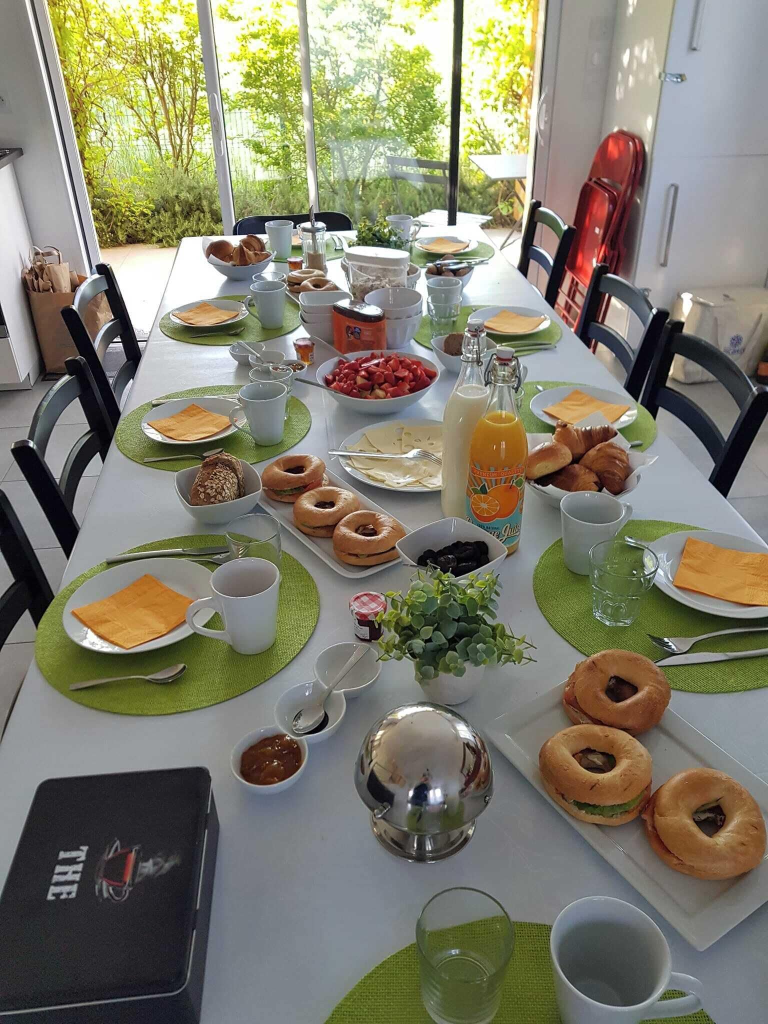 Daily continental breakfast (EUR 10 per person)