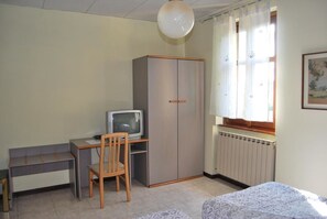 Single Room, 1 Single Bed | In-room safe, desk, free WiFi
