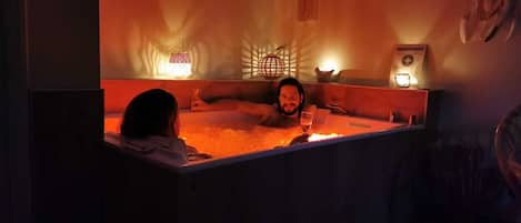 Suíte (Chez Romane) | Banheira de hidromassagem particular