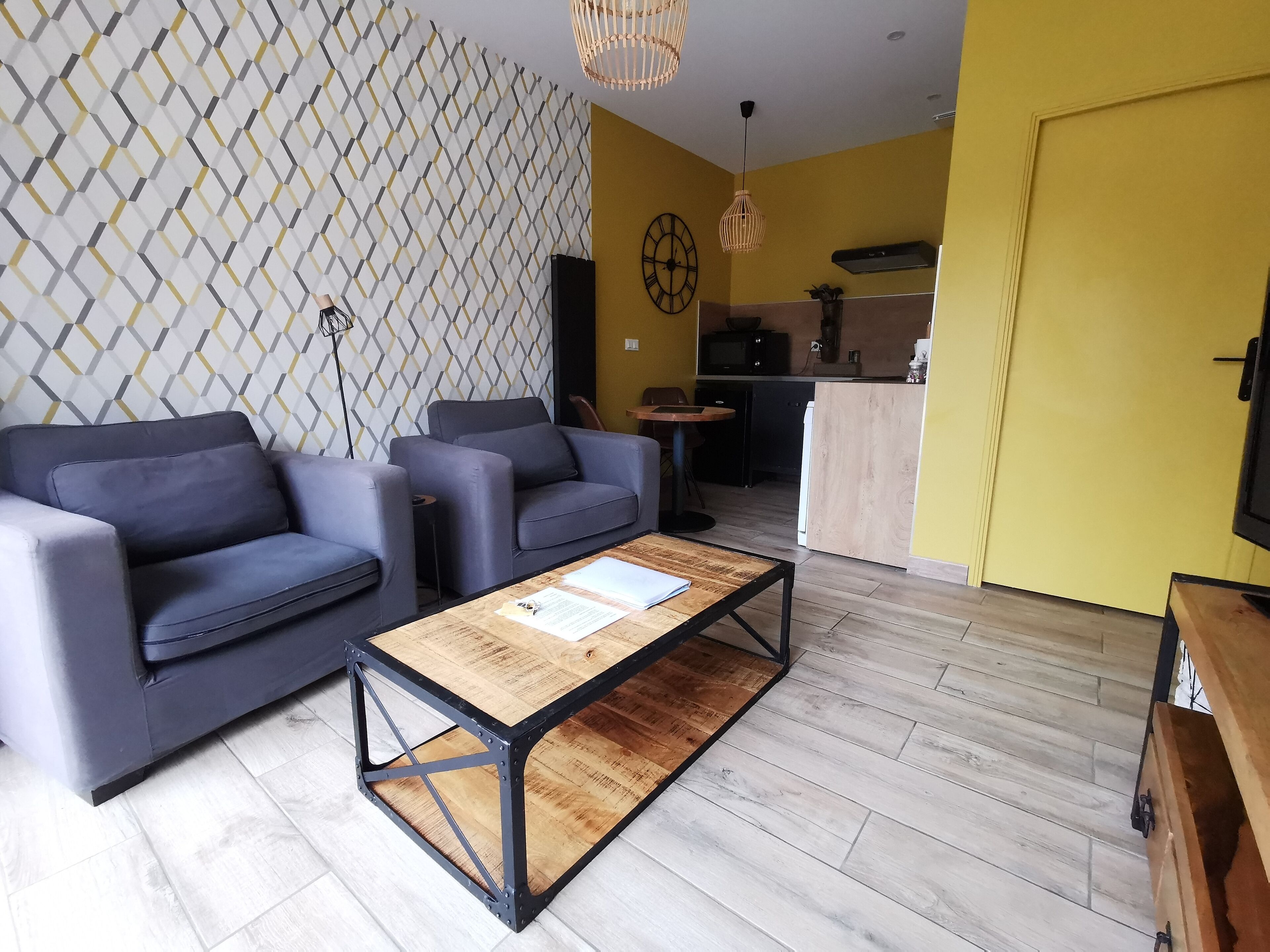 Studio (Chez Justin et Robin) | Woonruimte | Flatscreentelevisie