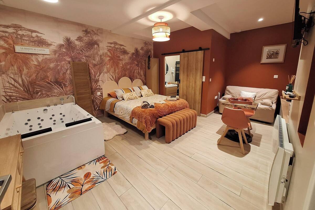 Studio TerraCosy | Premium bedding, down comforters, memory foam beds, WiFi (free)