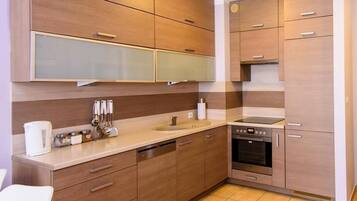 Lejlighed - 1 soveværelse (25/1) | Privat tekøkken | Køleskab/fryser i fuld størrelse, ovn, kogeplade, opvaskemaskine