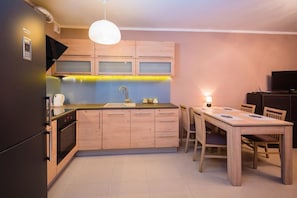 Apartment, 1 Schlafzimmer (29/24) | Eigene Kochnische | Großer Kühlschrank, Ofen, Herdplatte, Geschirrspüler