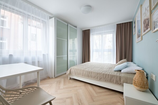 Appartamento Comfort | Con stile personalizzato, con arredamento individuale, tende oscuranti