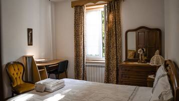 2 Schlafzimmer, Schreibtisch, Bügeleisen/Bügelbrett, kostenloses WLAN