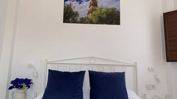 Family Room (4pax) | Free WiFi, bed sheets