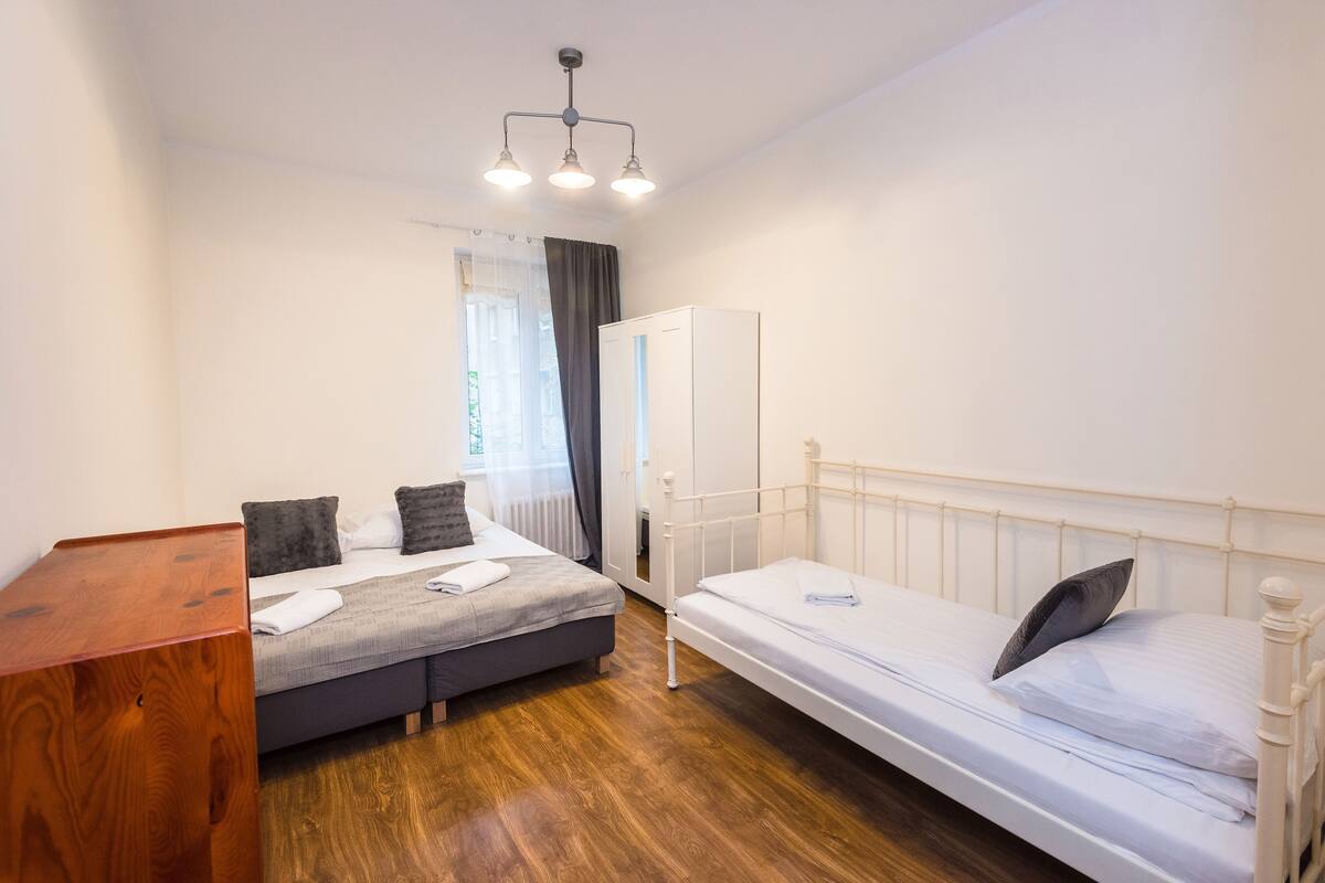 Family Apartment, 2 Bedrooms | 2 bedrooms, soundproofing, iron/ironing board, WiFi (free)