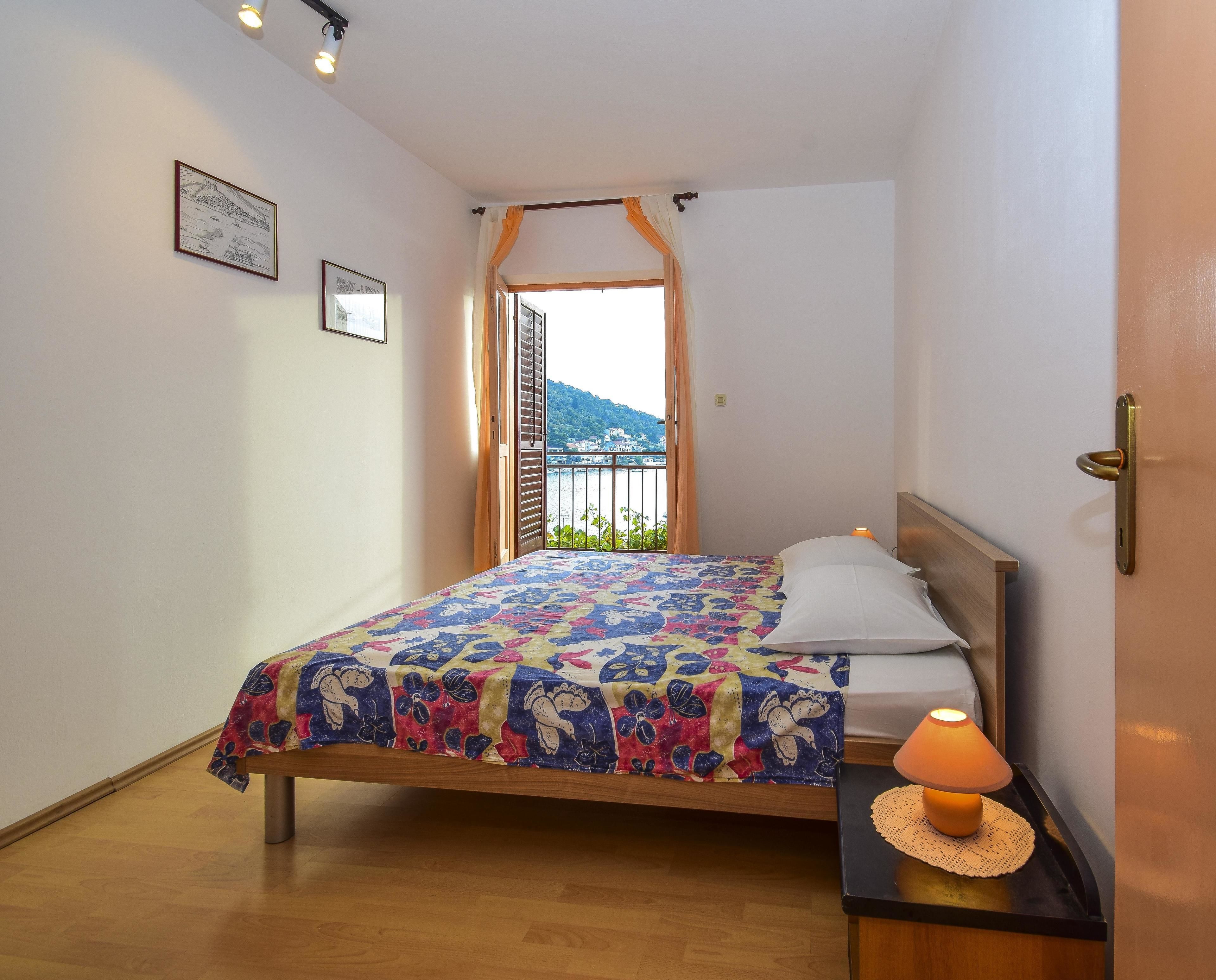 واي فاي مجانًا وملاءات أسرّة