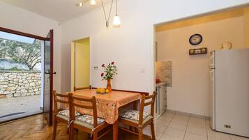 Apartment, Multiple Beds | Private kitchen