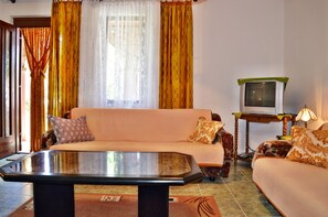Apartment, 1 Double Bed with Sofa bed | Living room | TV - Apartments Pavica Savarin (Starigrad)