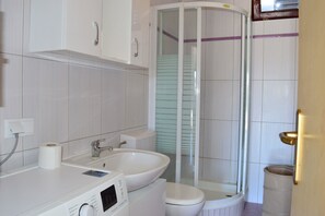 Lägenhet - flera sängar | Badrum | Dusch