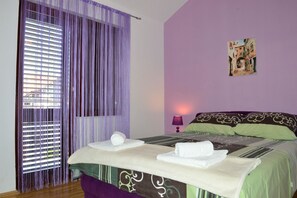 Free WiFi, bed sheets