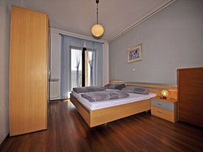 Apartment, 2 Doppelbetten | Kostenloses WLAN, Bettwäsche