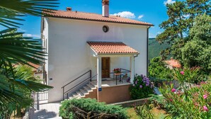 Front of property - Apartments Pino Rabac (Labin)