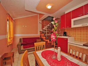 Apartment, 1 Double Bed with Sofa bed | Private kitchen | Stovetop, cookware/dishes/utensils - Apartments Manda (Fazana)