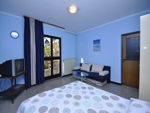 واي فاي مجانًا وملاءات أسرّة