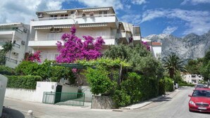Front of property - Apartments Ruzica Makarska (Makarska)