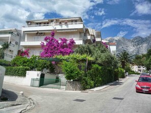 Front of property - Apartments Ruzica Makarska (Makarska)