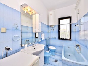 Apartment, Multiple Beds | Bathroom